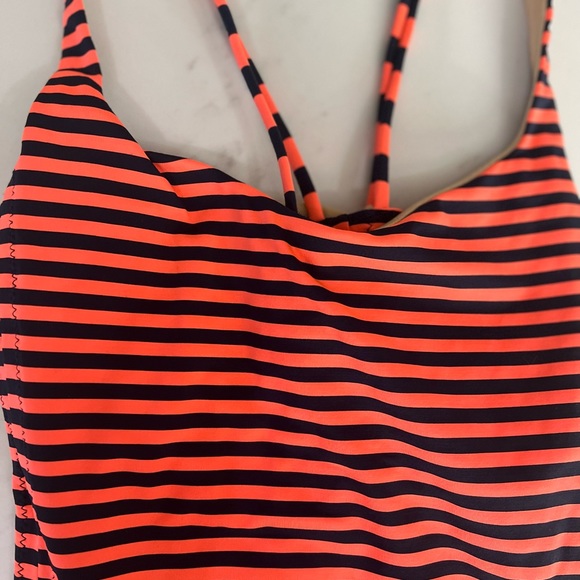 size 4 EUC lululemon racerback tank - Picture 3 of 3